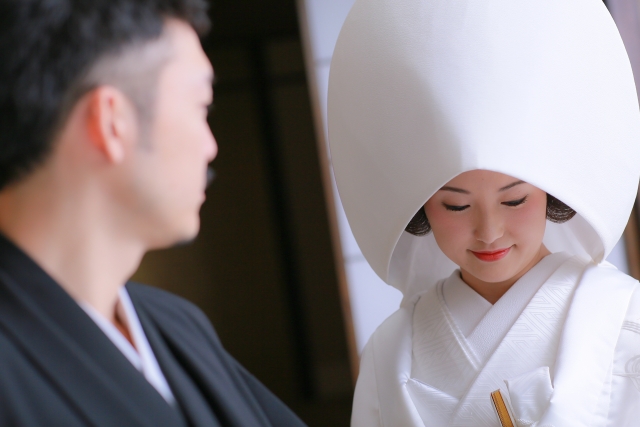 白無垢の女性